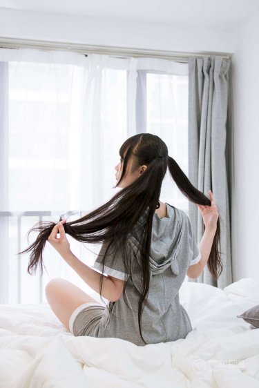 扒开老师湿漉漉的黑森林